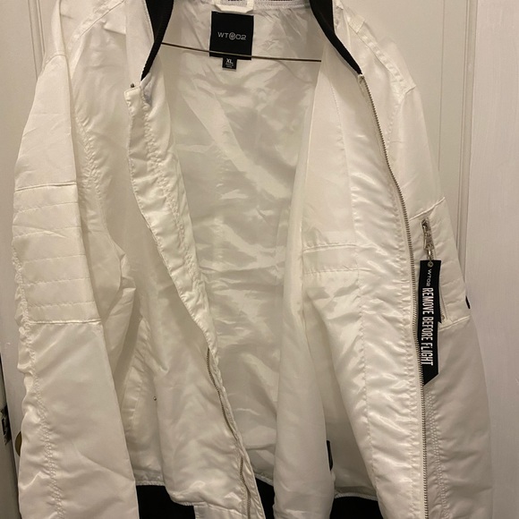 Mens light weight jacket with lining . - Picture 4 of 7